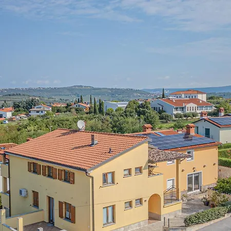 Apartma Spacious Double D - Happy