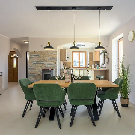Double D Modern Family Apartment Near Koper - Happy Rentals