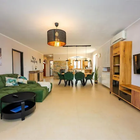 Double D Modern Family Apartment Near Koper - Happy Rentals