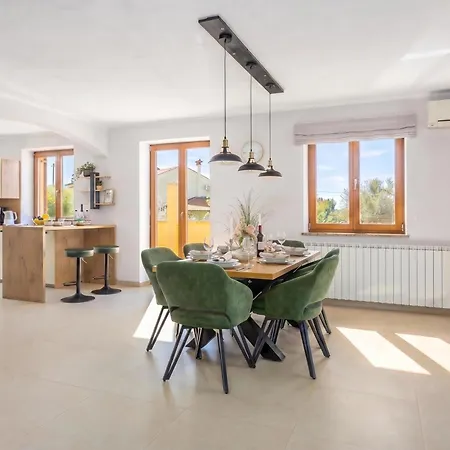 Apartament Double D Modern Family Near - Happy