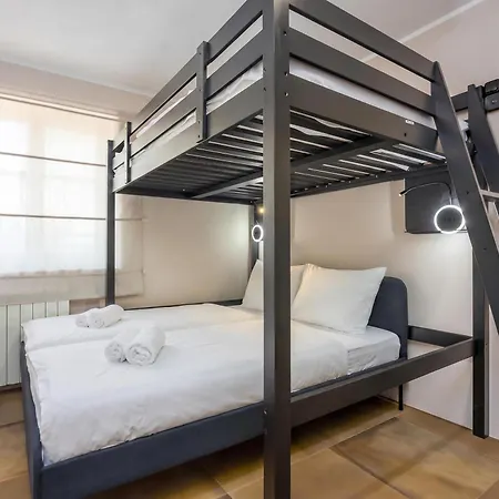 Double D Modern Family Near - Happy Apartment